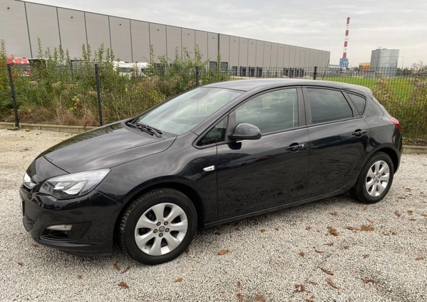 Opel Astra cena 37999 przebieg: 173000, rok produkcji 2015 z Rumia małe 667